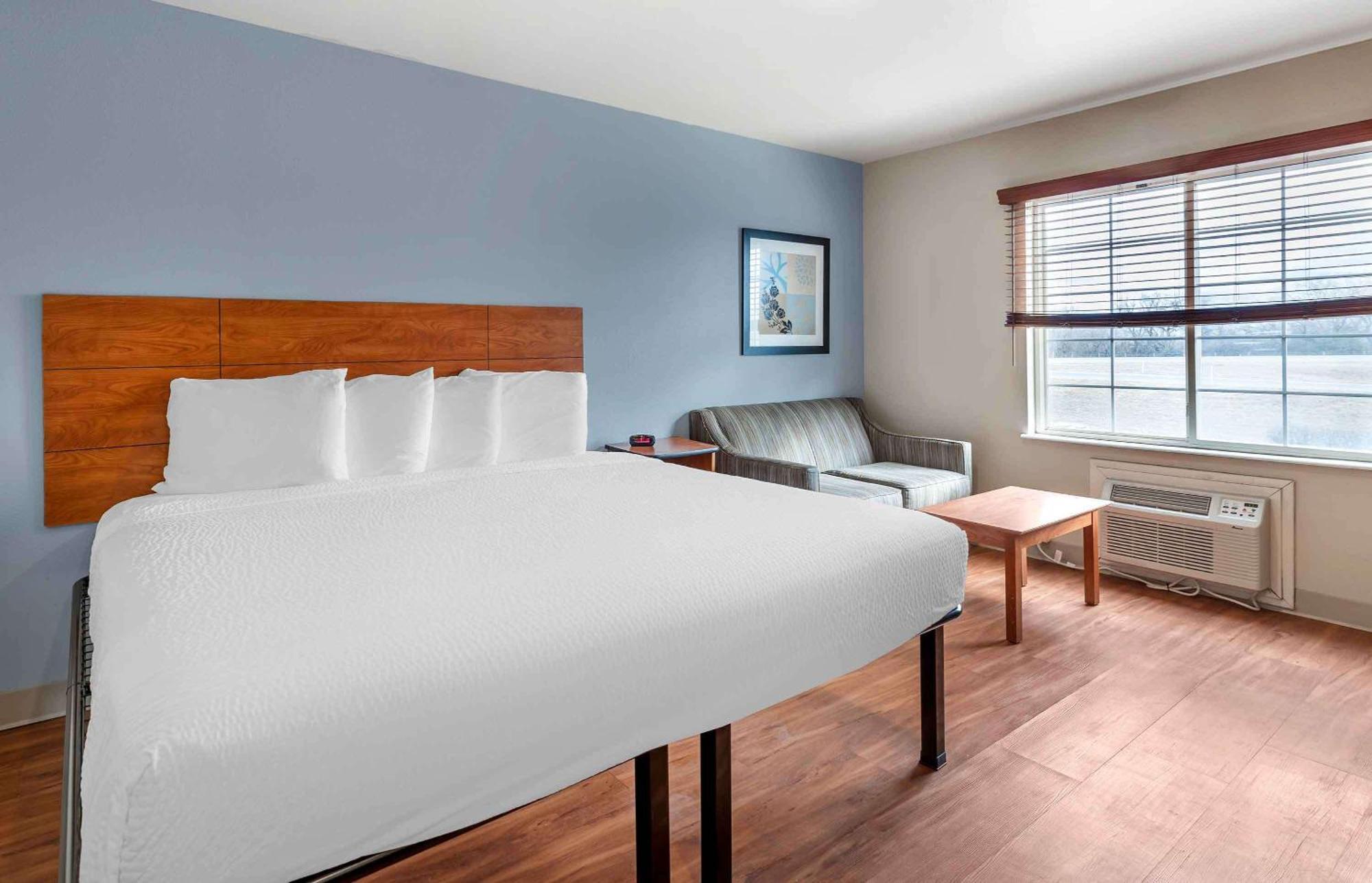 Extended Stay America Select Suites - Wichita - Airport Exterior photo